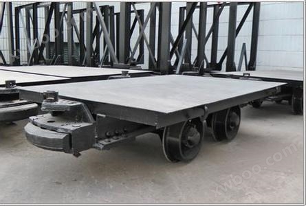 矿用平板车具有结构简单，制造容易，坚固耐用和维修方便等特点