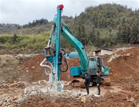 贵州凯里--神钢挖掘机改装凿岩机钻机90孔4.3米加吸尘