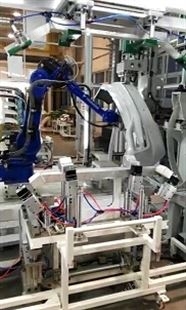 机器人手臂装汉威超声波设备焊接塑胶产品